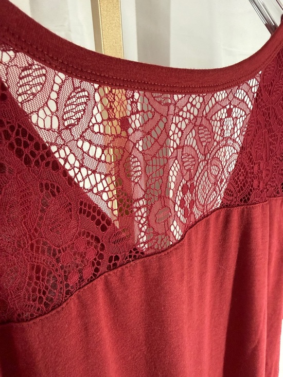 Arizona Jean Company Short Sleeve Lace Back Twist Front Top Shirt - XL  Wine Red - Picture 6 of 10